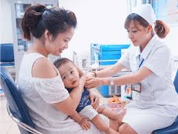 Sở Y tế hướng dẫn, khuyến cáo tiêm chủng vắc-xin đúng lịch, đủ liều cho trẻ